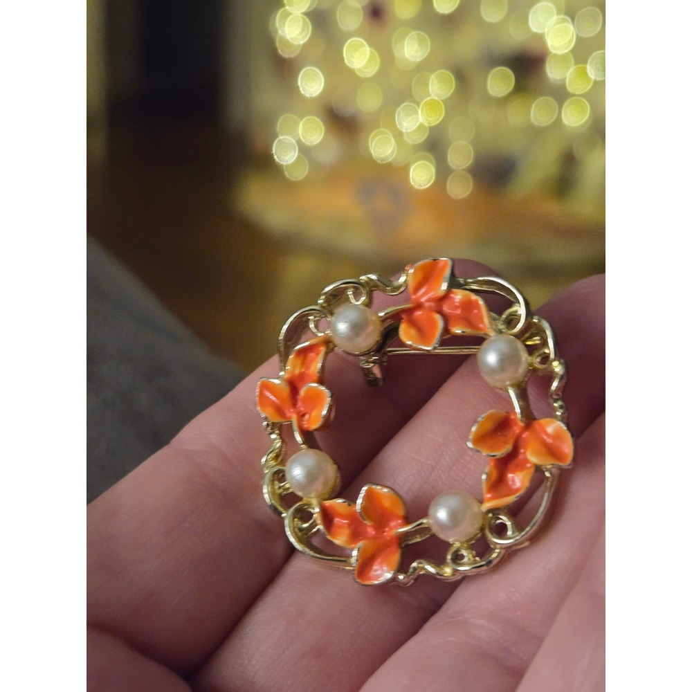 Gerry's Fall Leaves Brooch Wreath Faux Pearls Enameled Gold Tone Autumn Scatter